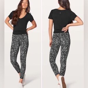 Lululemon In Movement 7/8 Tight *Everlux 25" Chirasu Black/White Athletic Sz 6